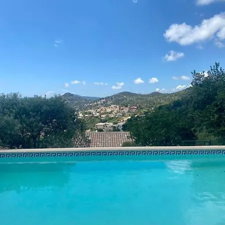 Avec Vue Sur Chateau Et Piscine Privee Ιέρ