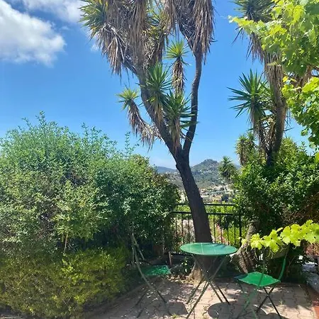 Avec Vue Sur Chateau Et Piscine Privee Ιέρ