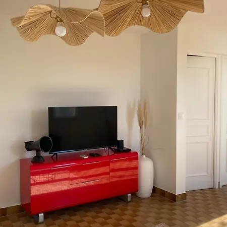 Avec Vue Sur Chateau Et Piscine Privee Διαμέρισμα *
