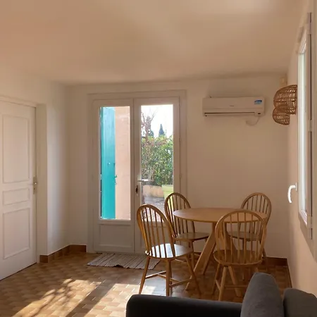 Avec Vue Sur Chateau Et Piscine Privee Ιέρ