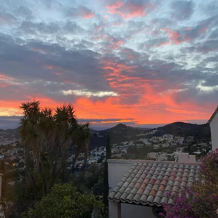 Avec Vue Sur Chateau Et Piscine Privee Διαμέρισμα