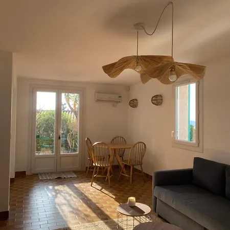 Avec Vue Sur Chateau Et Piscine Privee Ιέρ