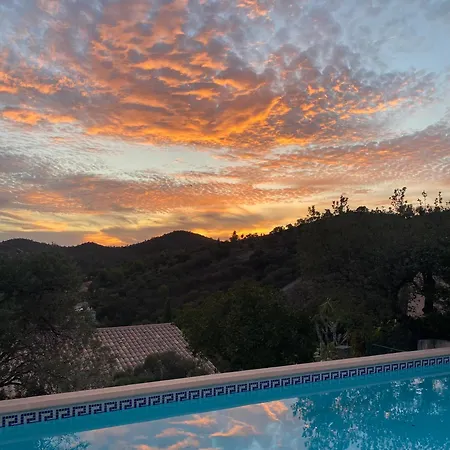 Διαμέρισμα Avec Vue Sur Chateau Et Piscine Privee Ιέρ