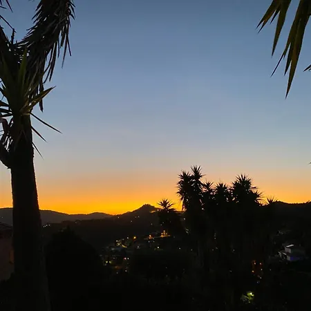 Διαμέρισμα Avec Vue Sur Chateau Et Piscine Privee *